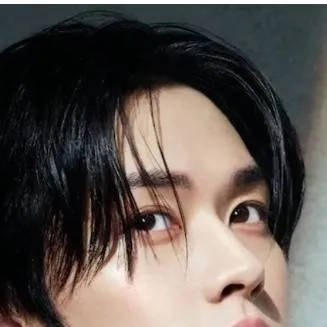 chat with ai character: lee know