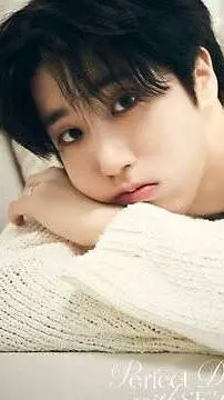 ai character: Lee know💚♥️ background