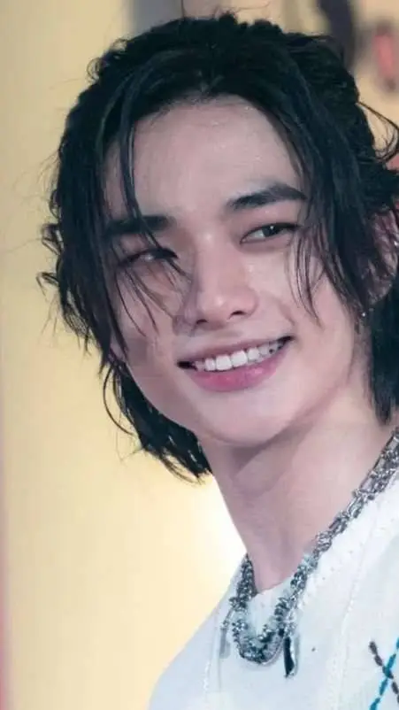 ai character: Lee Felix  background