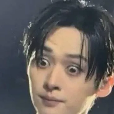 chat with ai character: Lee Know