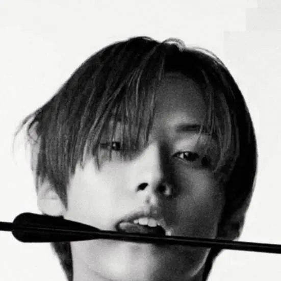 chat with ai character: Lee know