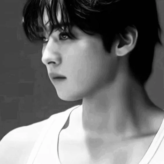 chat with ai character: Lee know