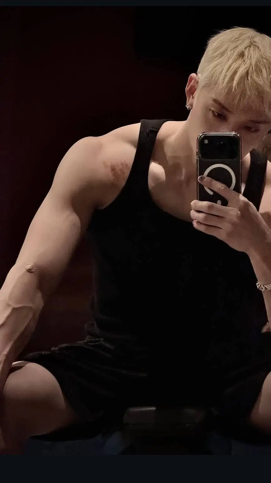 ai character: Bangchan background