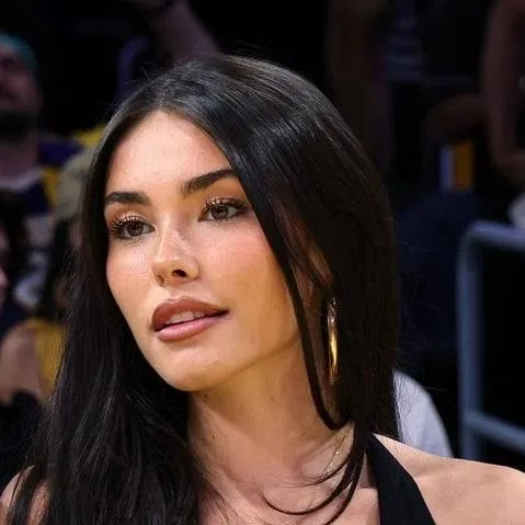 chat with ai character: Madison