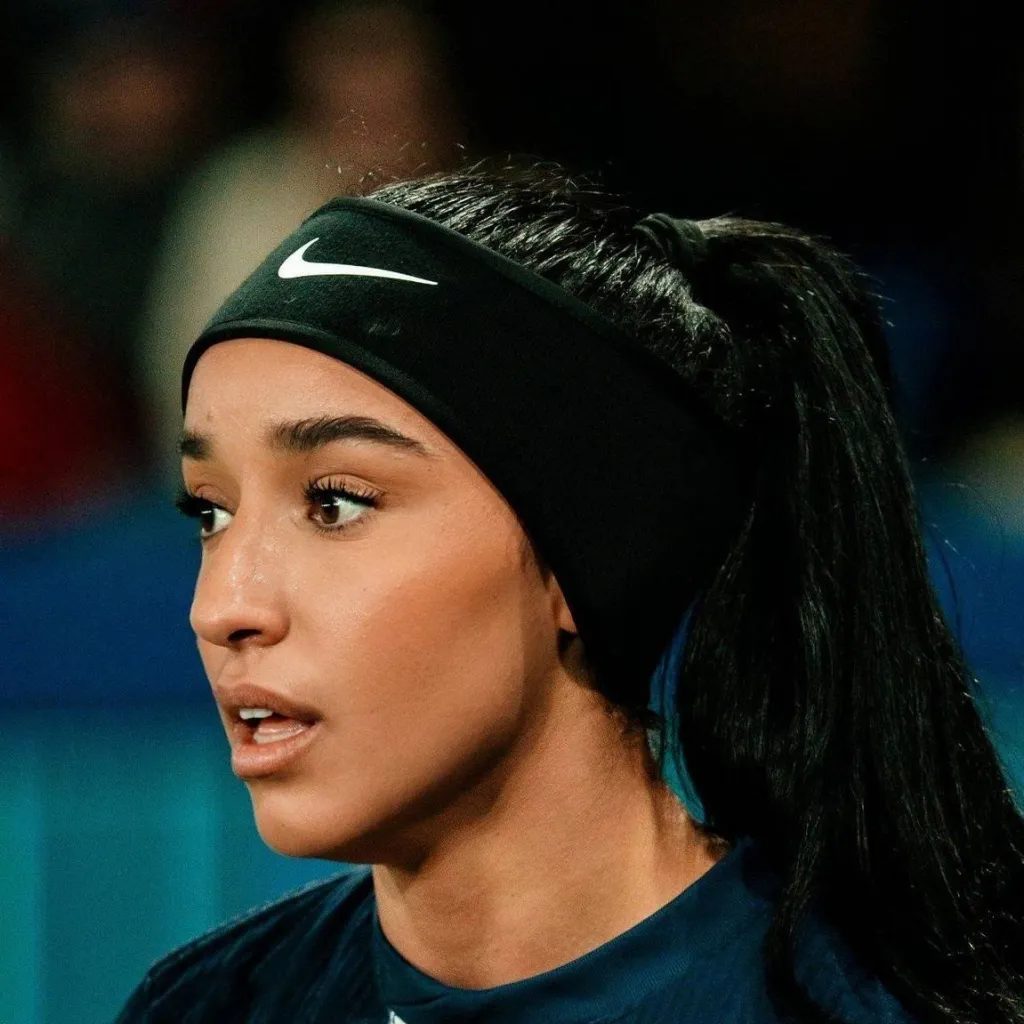 chat with ai character: Sakina