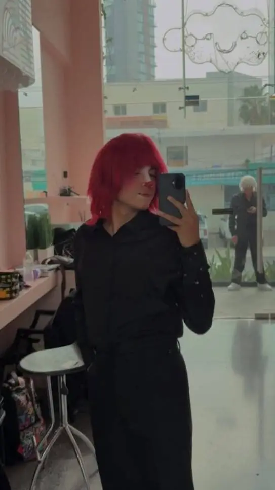 ai character: ❤️💛𝐖𝐢𝐥𝐲𝐧💛❤️ background