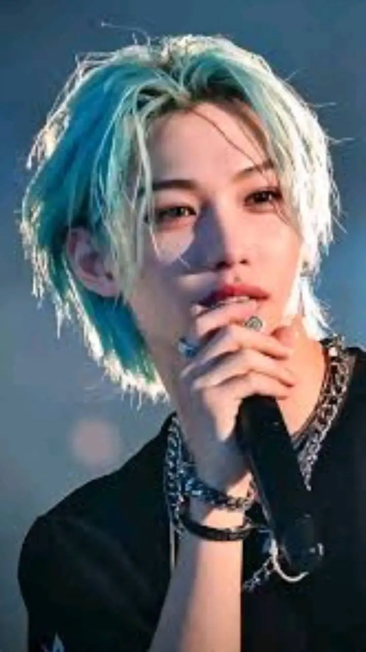 ai character: 💙 felix💙 background