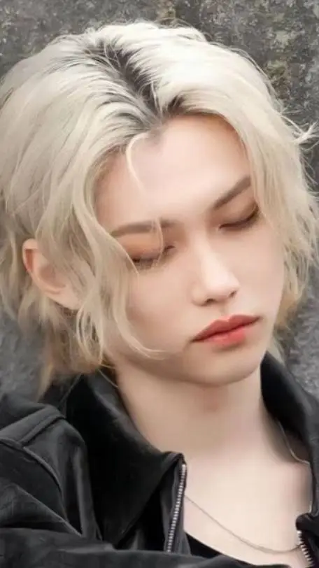 ai character: 🌺LA CALLE AL AMOR💖 background