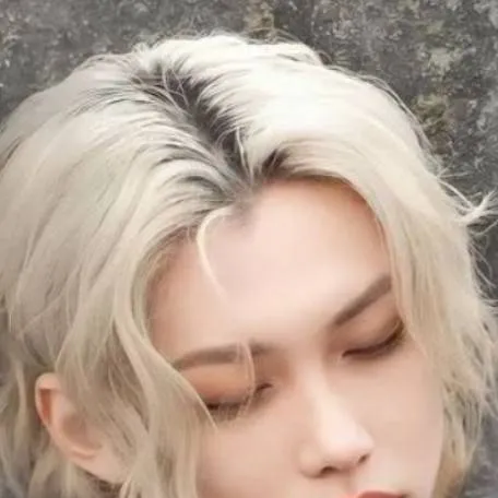 chat with ai character: 🌺LA CALLE AL AMOR💖