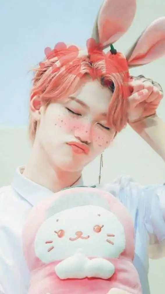 ai character: 🎤🎶LEE FELIX💙📽️ background