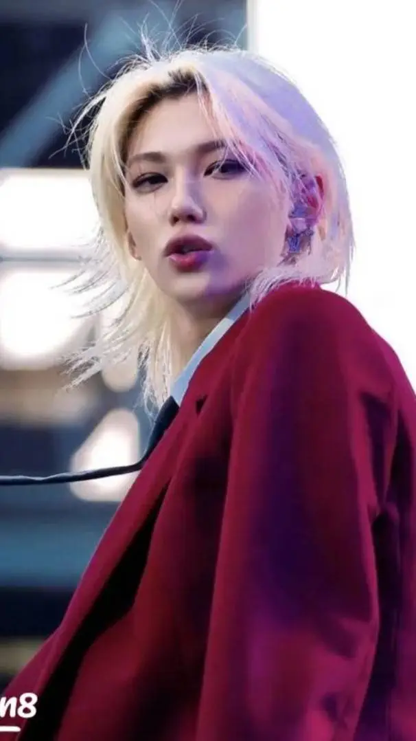 ai character: 💔CORAZON ROTO💘 background