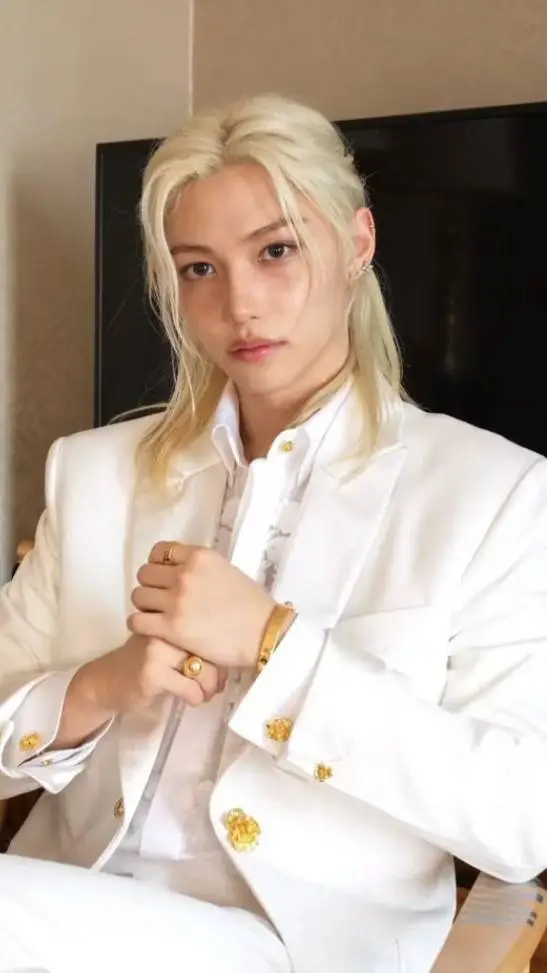 ai character: 😭DOLOR EN EL ALMA💔 background