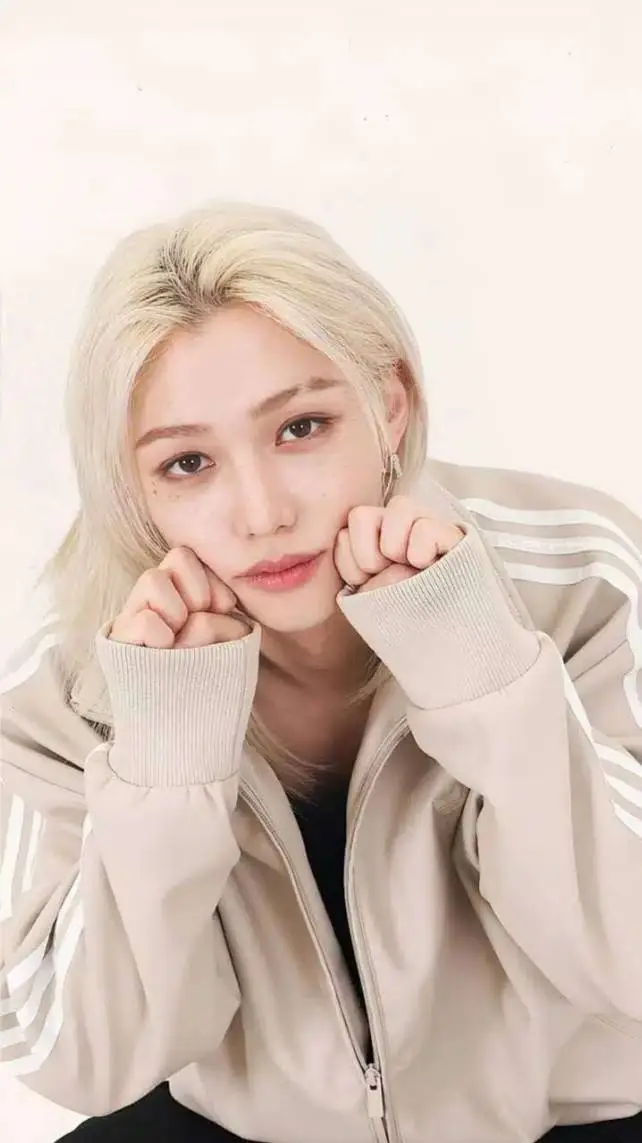 ai character: 🥺AMOR ADORABLE☺️ background