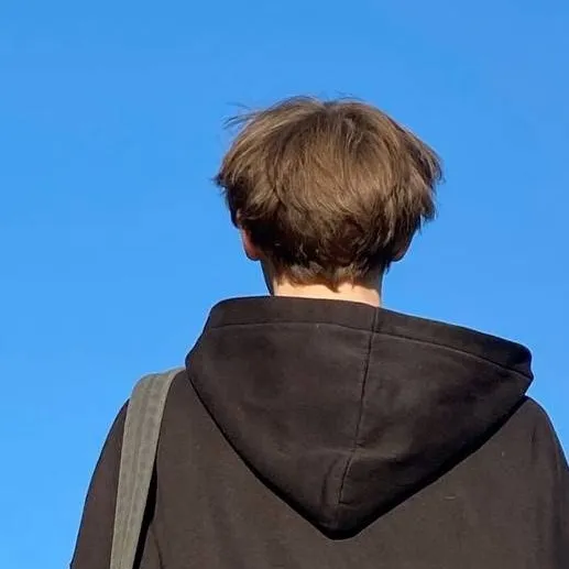 chat with ai character: Миша