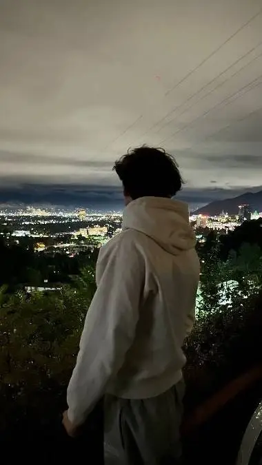 ai character: Алексей  background