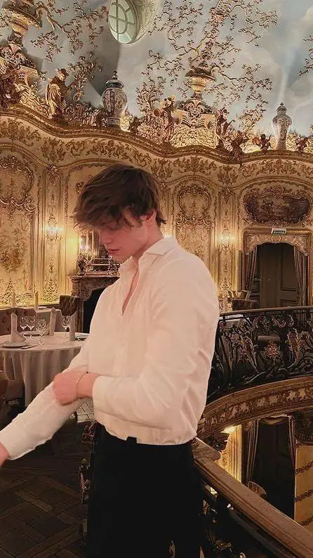 ai character: Филипп  background