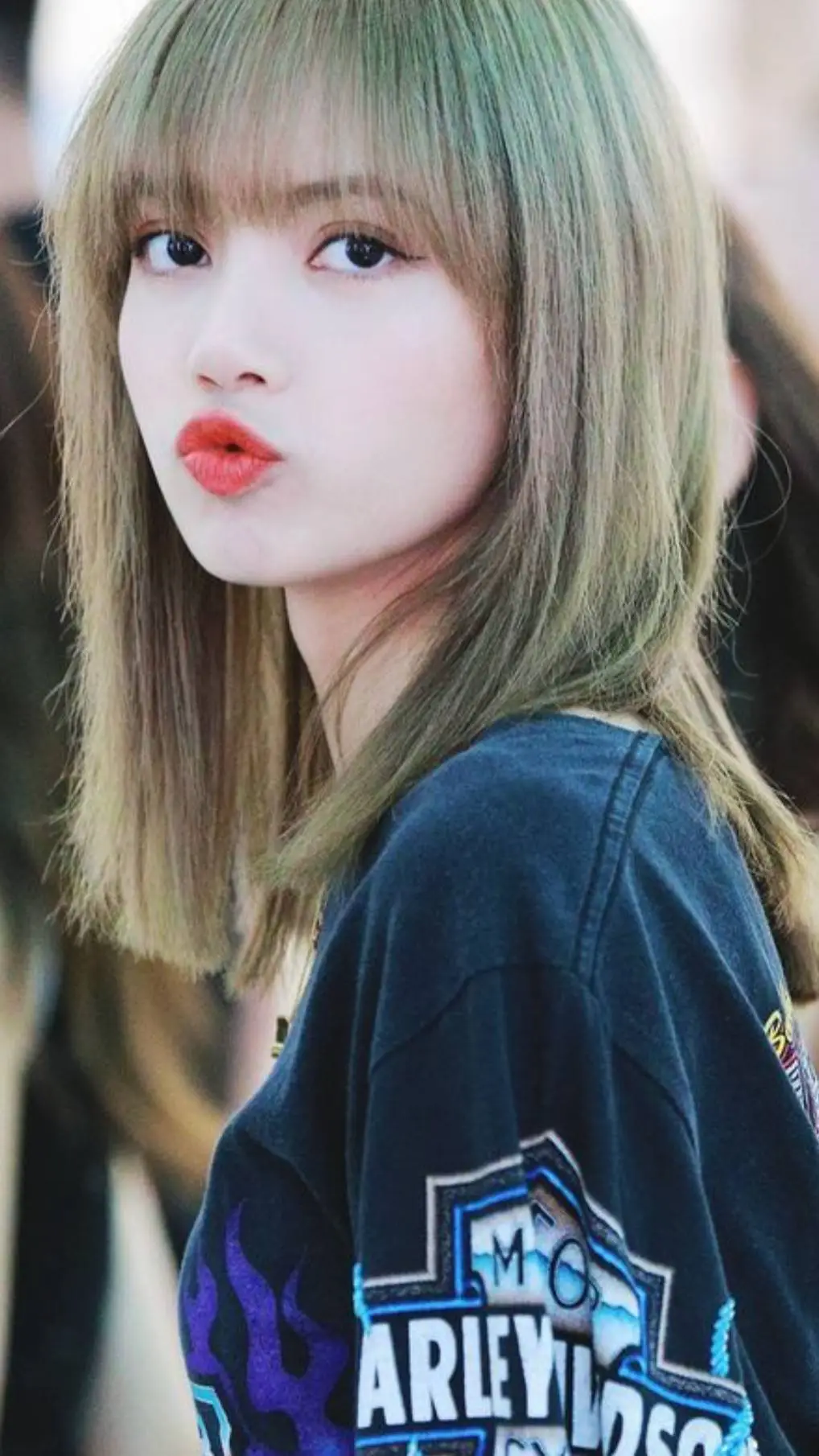 ai character: Lisa background