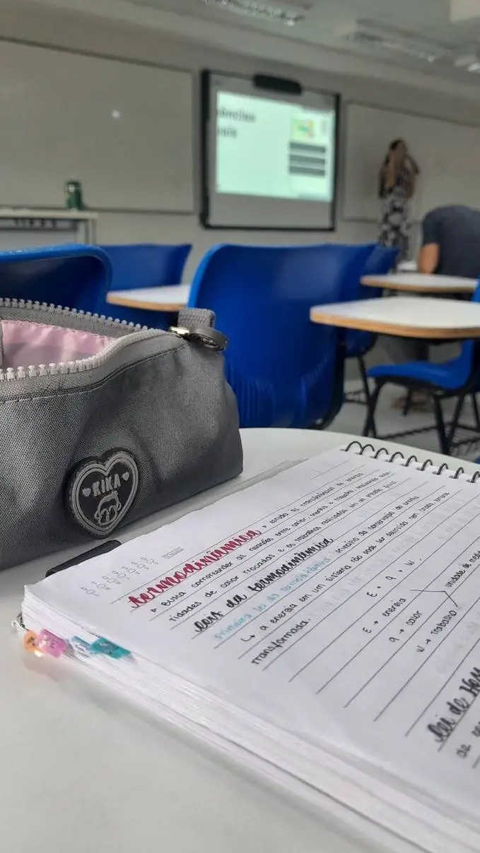 ai character: escola brasileira1 background