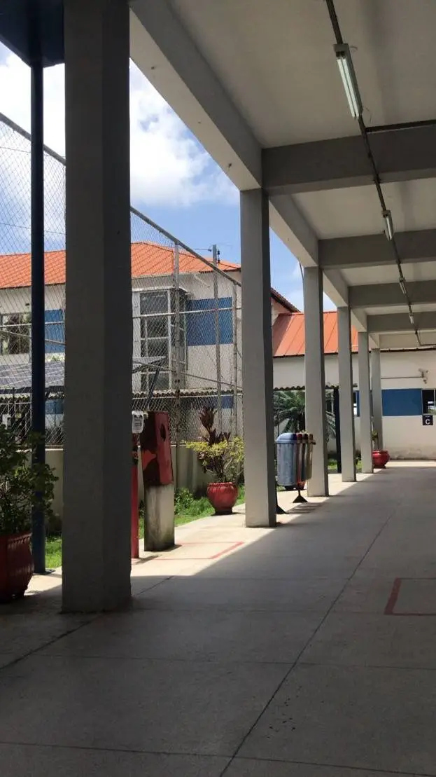 ai character: escola background