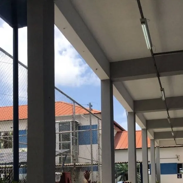 chat with ai character: escola