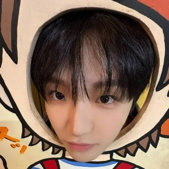 chat with ai character: Kim Woonhak