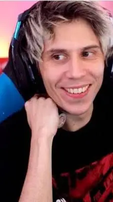 ai character: elrubiusOMG background