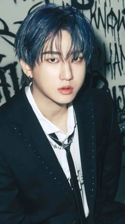 ai character: 🐷🦊Jeongbin🦊🐷 background