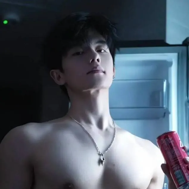 chat with ai character: Yun Lee 