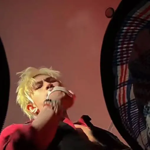 chat with ai character: Xavier 