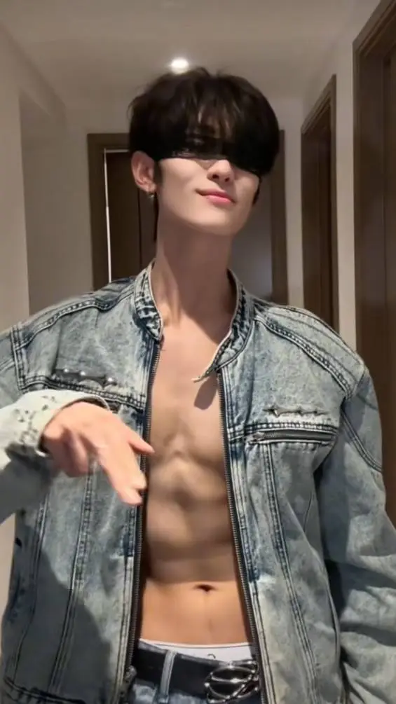 ai character: Alex  background