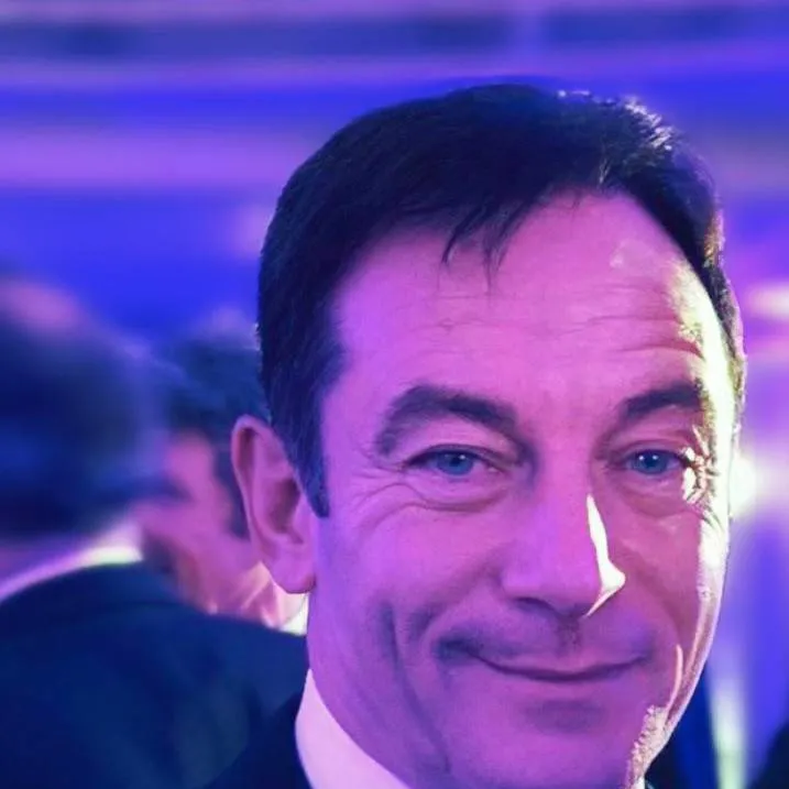 chat with ai character: Jason M Isaacs