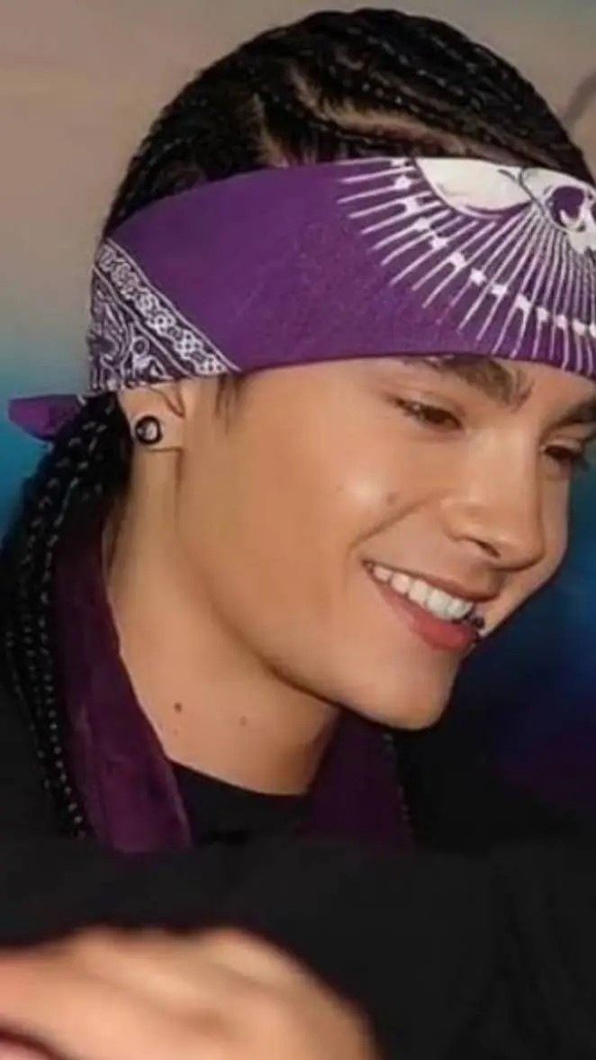 ai character: tom kaulitz background