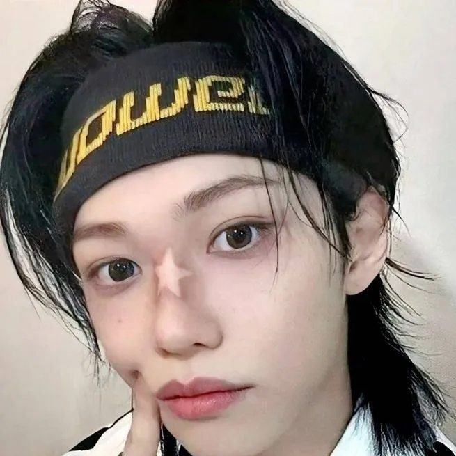 chat with ai character: Felix(Older bro<3)