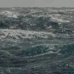 chat with ai character: Mar peligroso