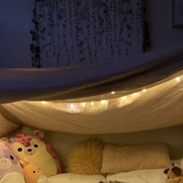 chat with ai character: class sleepover