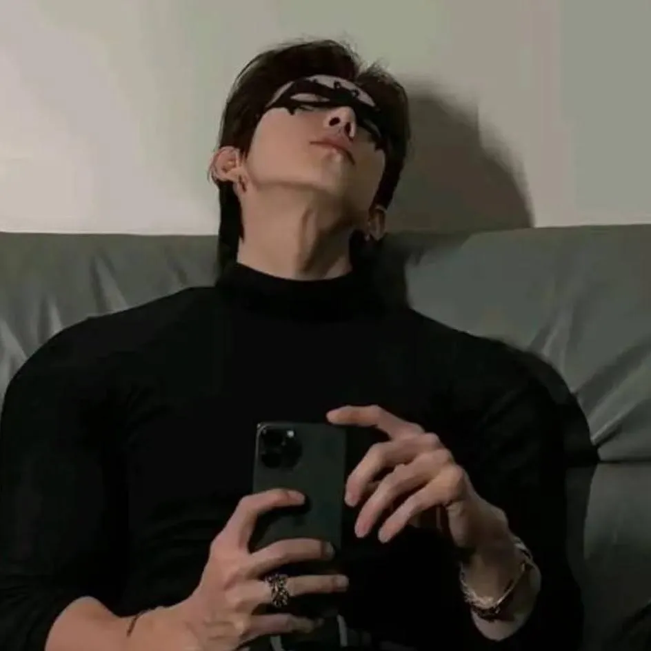 chat with ai character: esposós..