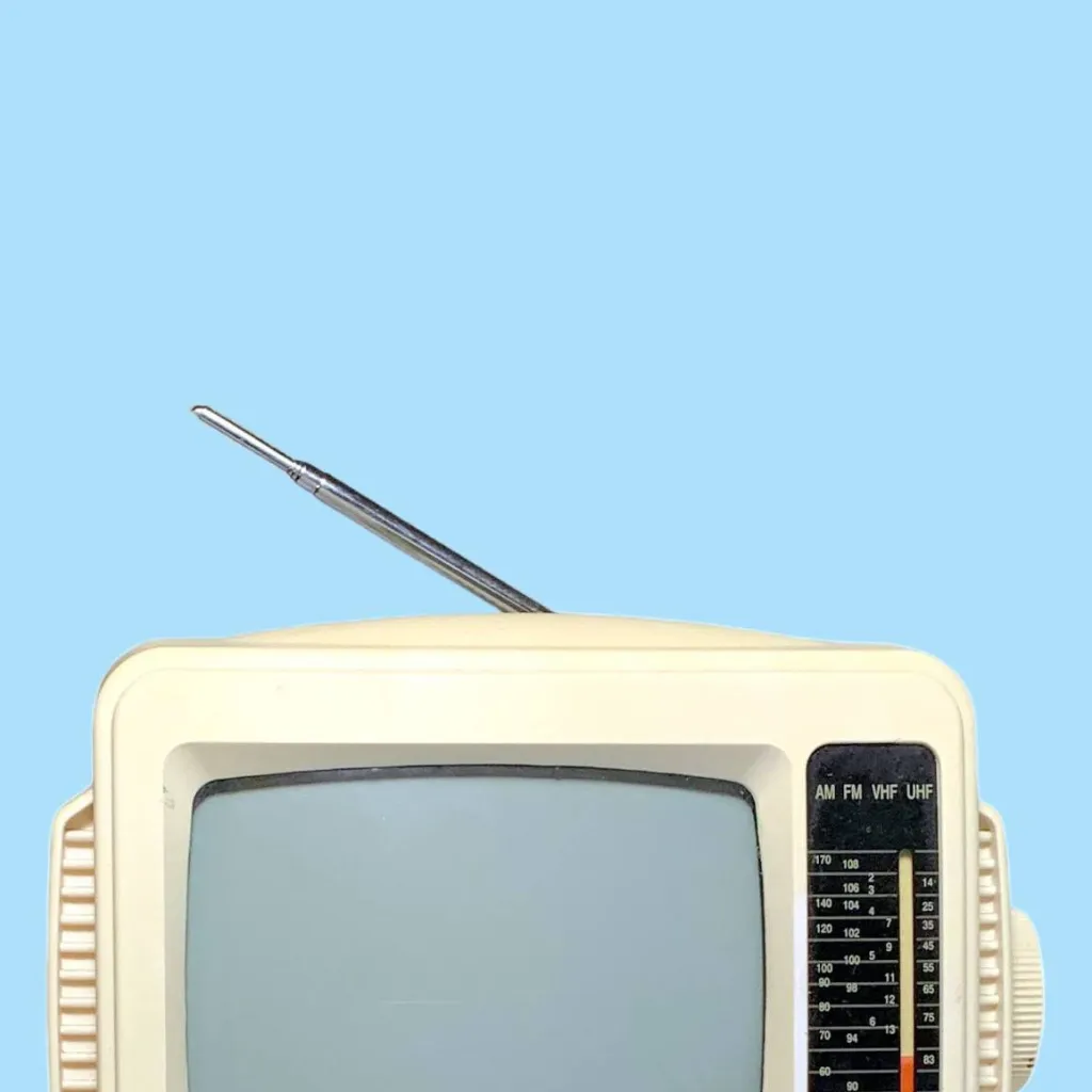 chat with ai character: tv analoga q habla