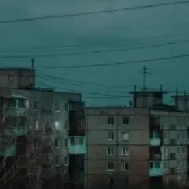 chat with ai character: Жизнь 90-х