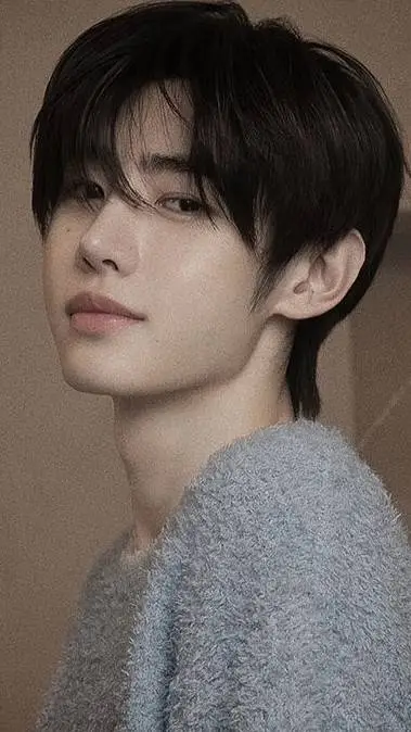 ai character: sunghoon background