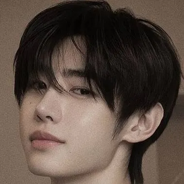 chat with ai character: sunghoon