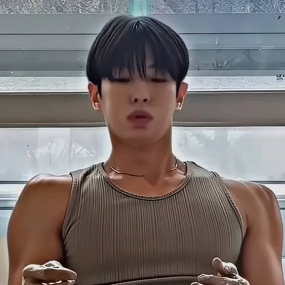 chat with ai character: Yun-hei