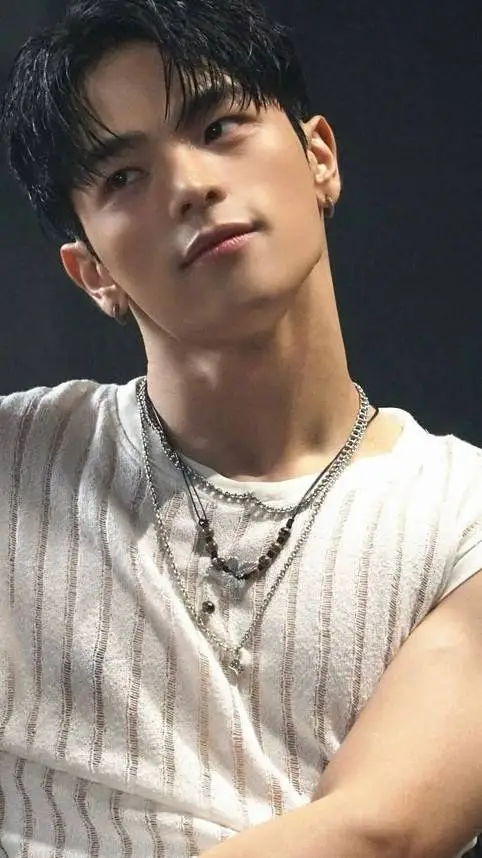 ai character: Woojin background