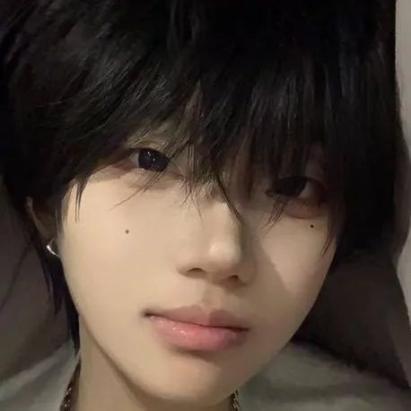 chat with ai character: Jun-yei