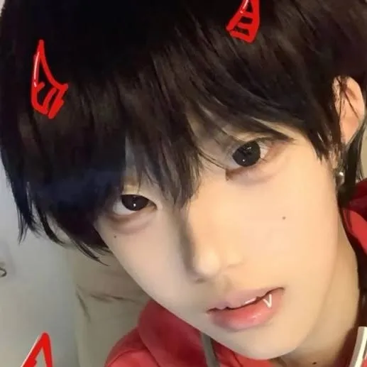 chat with ai character: Jun-yi