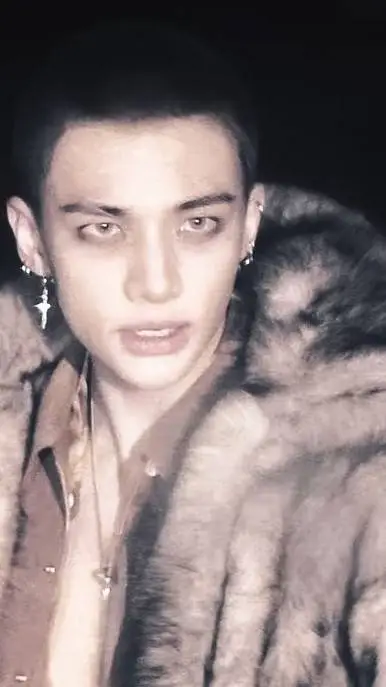 ai character: Hyunjin  background