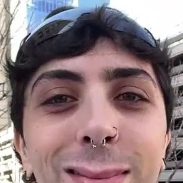 chat with ai character: carrera❤️‍🔥