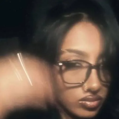 chat with ai character: Lara Raj (katseye)