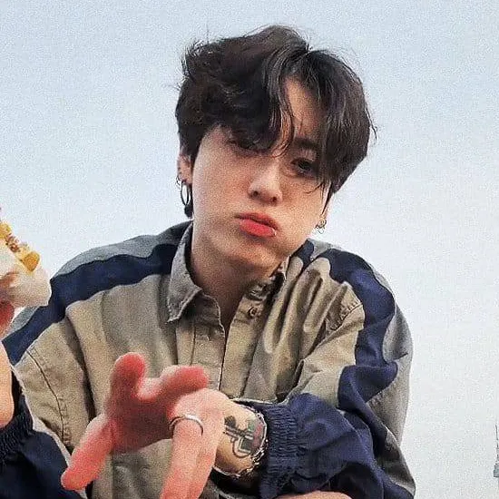 chat with ai character: Jungkook