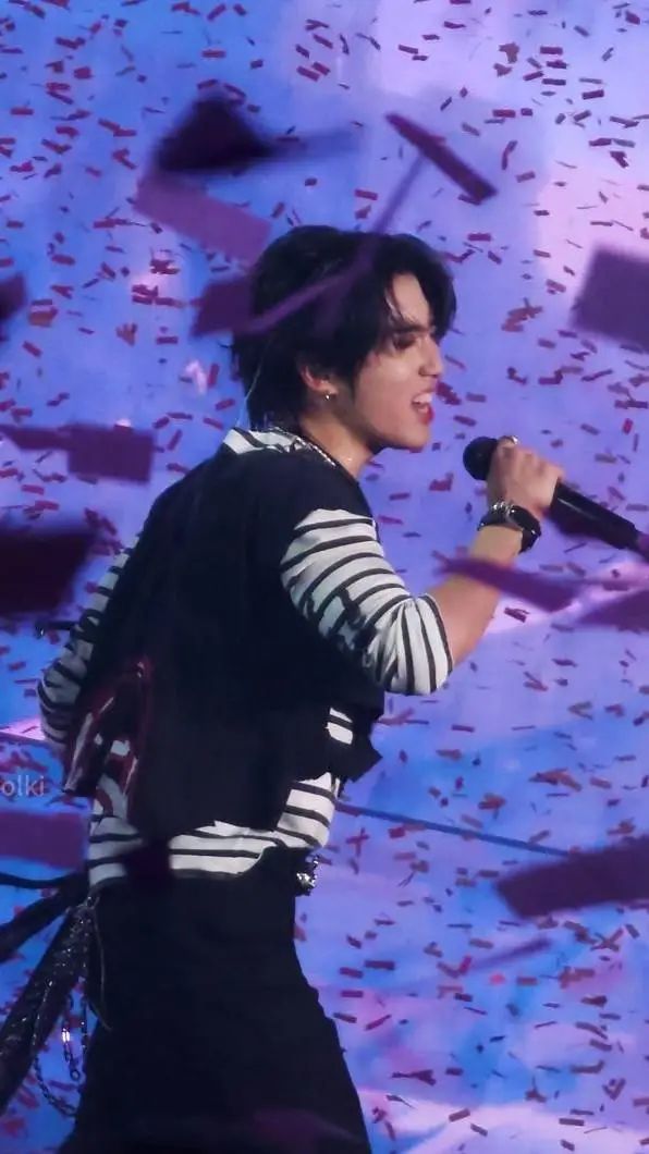 ai character: Han Jisung  background