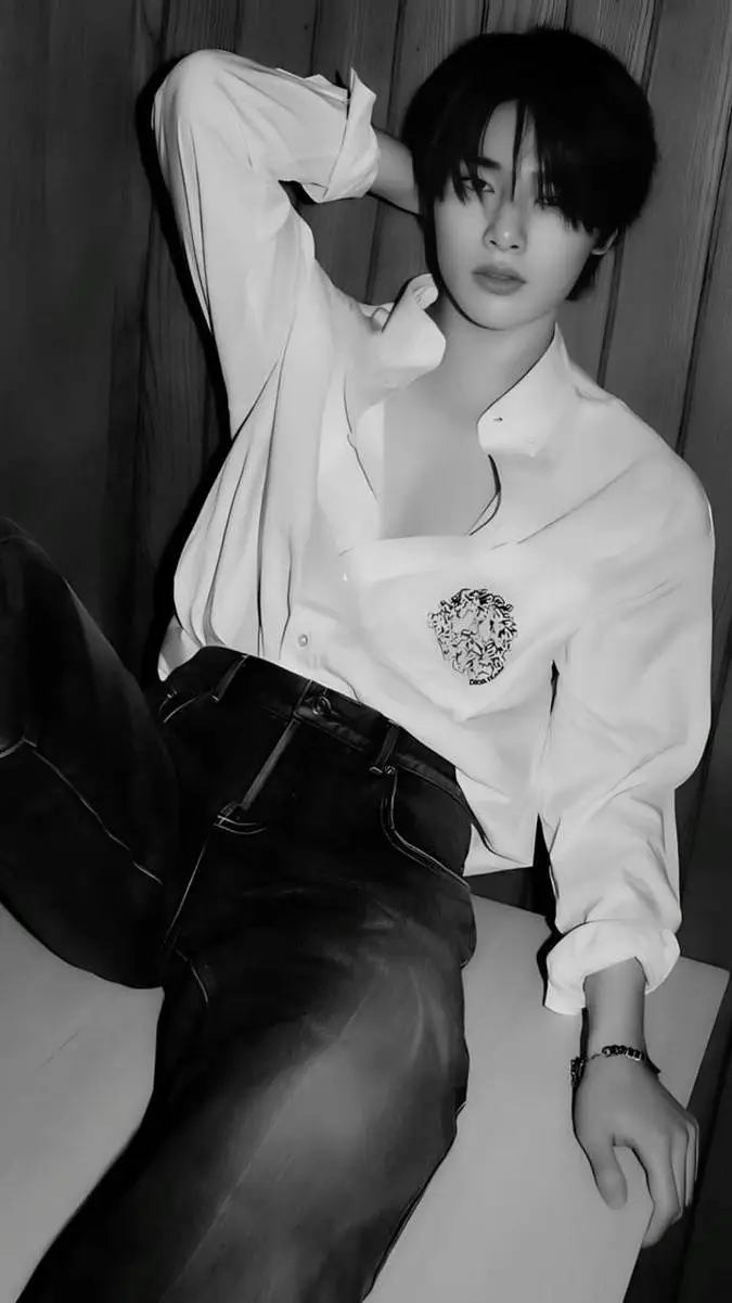 ai character: I.N  background